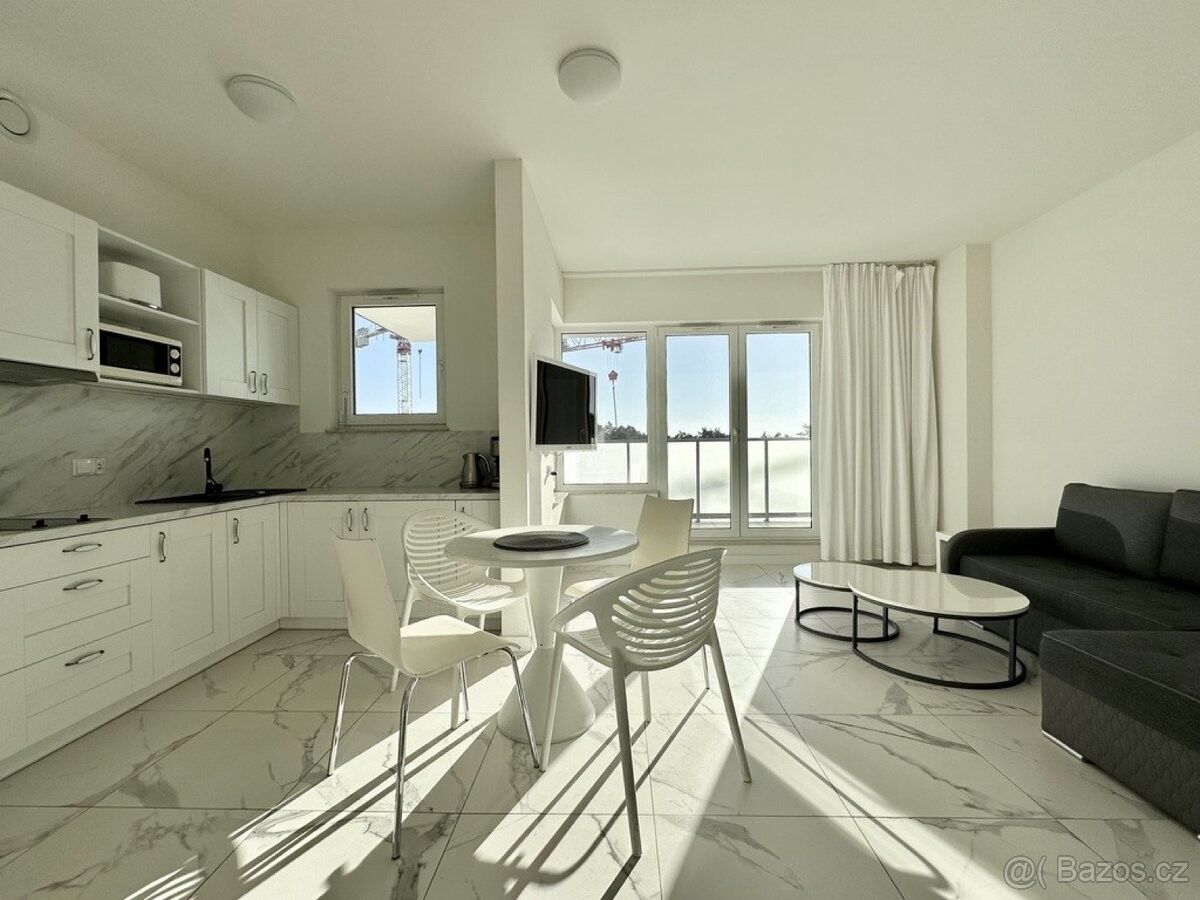 Byty, 987 66, Zahraničí