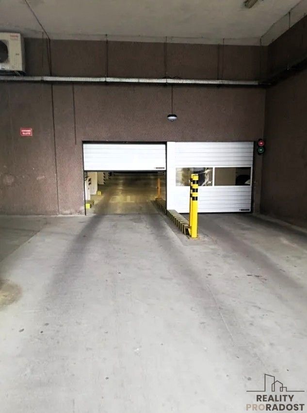 Pronájem garáž - Praha, 158 00