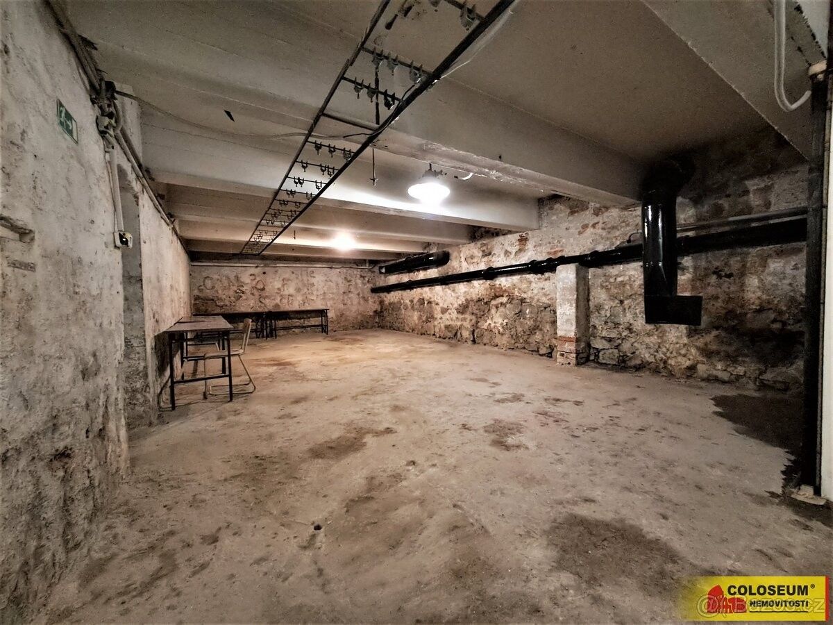 Sklady, Adamov, 679 04