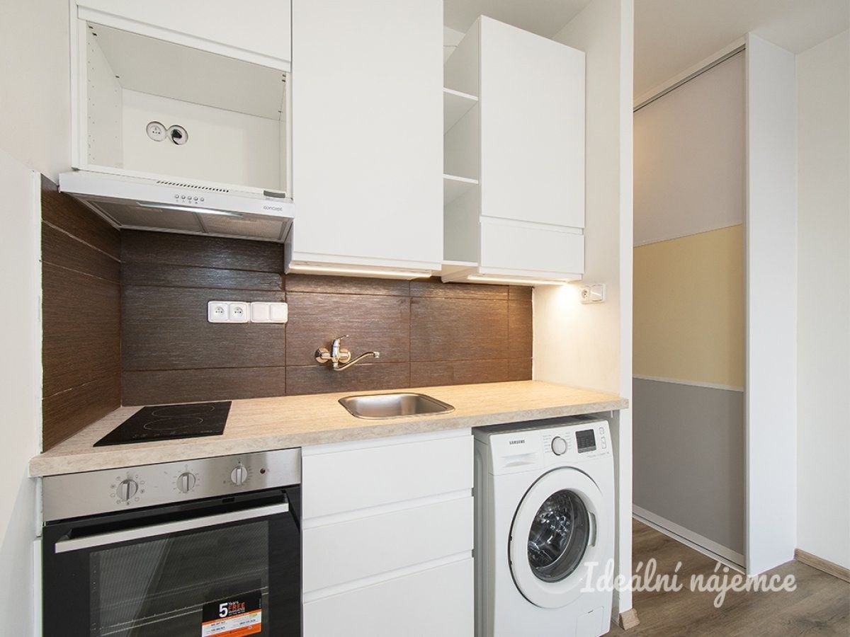 Byt 1+kk · 27 m² · Jabloňová, Praha - 3