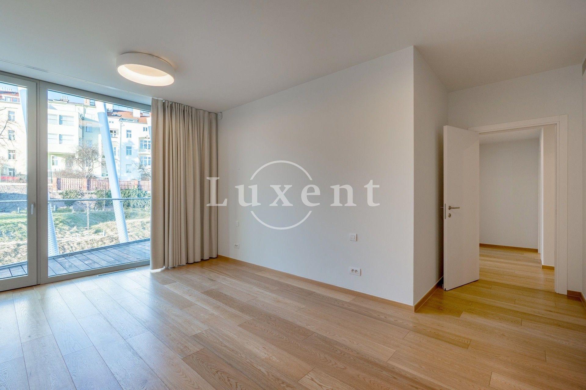 Pronájem byt 4+kk - Holečkova, Praha, 212 m²