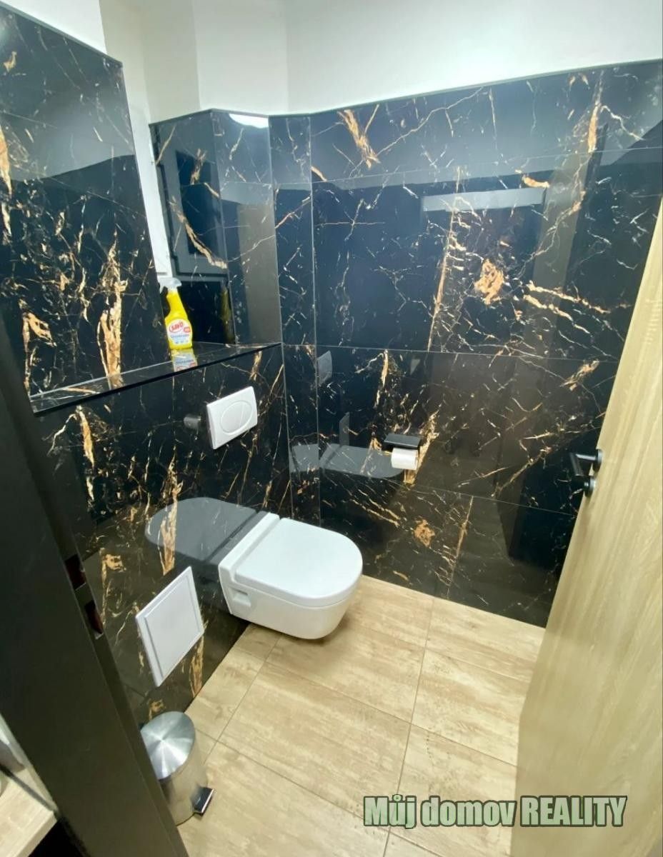 Restaurace · 86 m² · Rašínovo nábřeží, Praha - 3