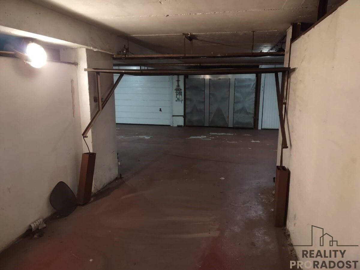 Garáže, Hviezdoslavova, Praha, 15 m²