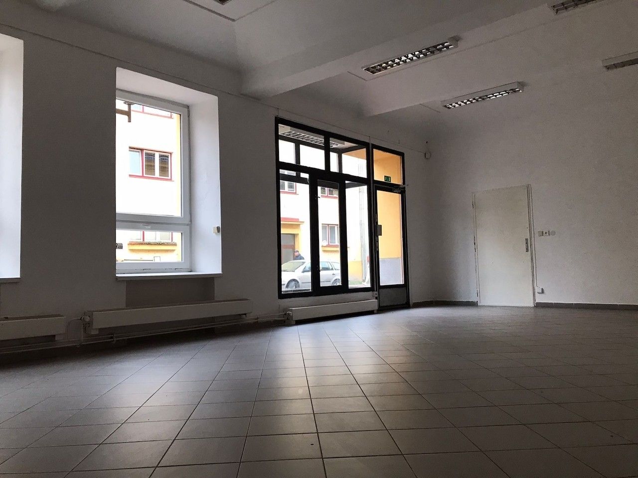 Obchodní prostory, Nádražní, Pelhřimov, 77 m²