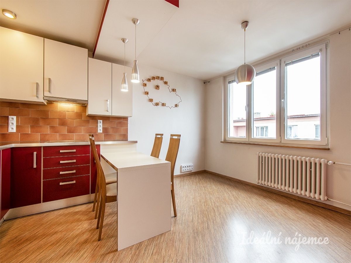 Byt 2+kk · 36 m² · Nedašovská, Praha - 4