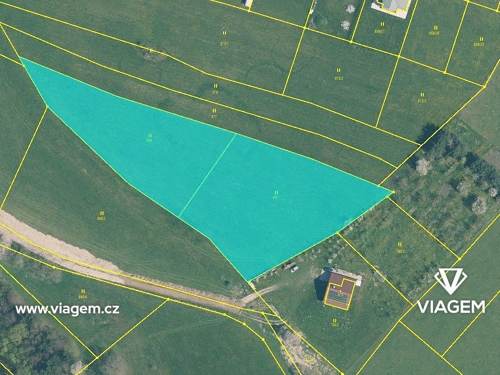 Pozemek pro bydlení, 1 305 m²