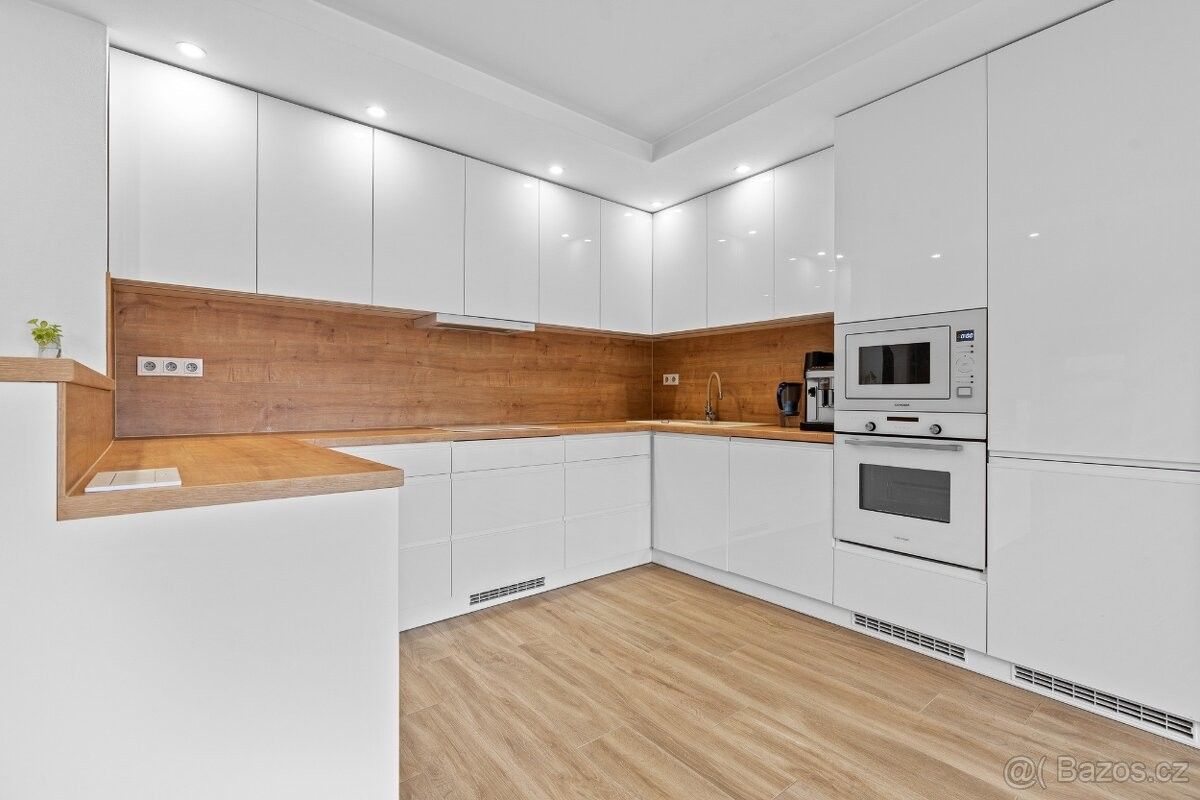 Rodinné domy, Prakšice, 687 56