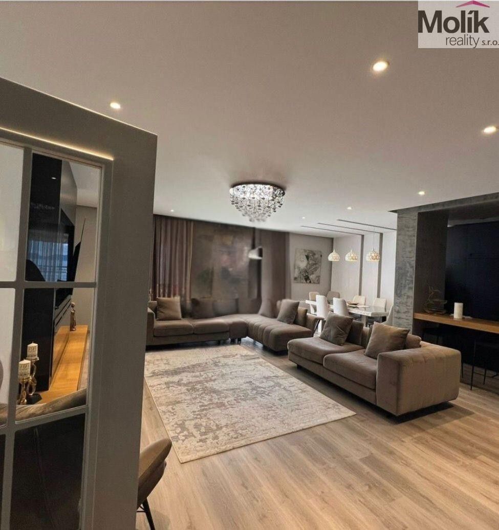 Prodej byt 4+kk - Vlora, 204 m²