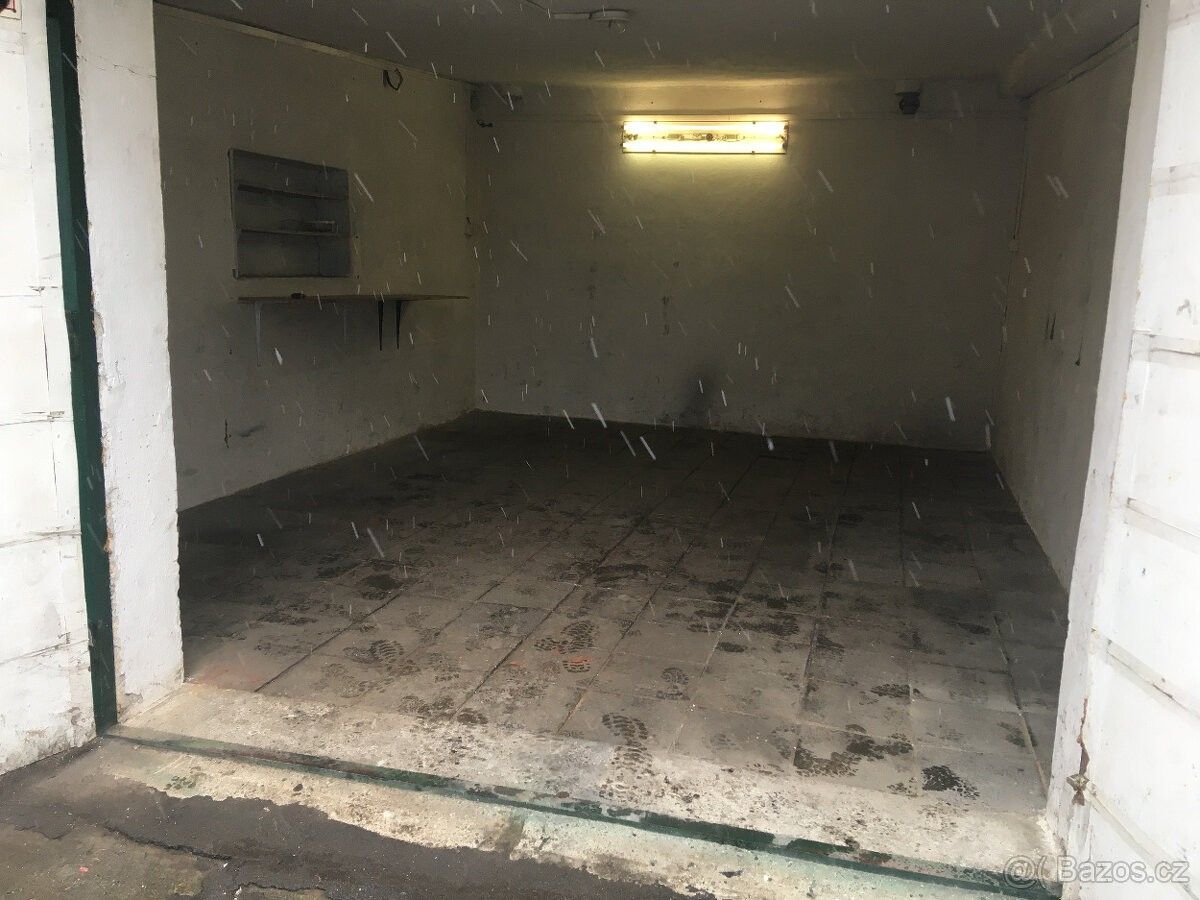 Garáže, Opava, 746 01