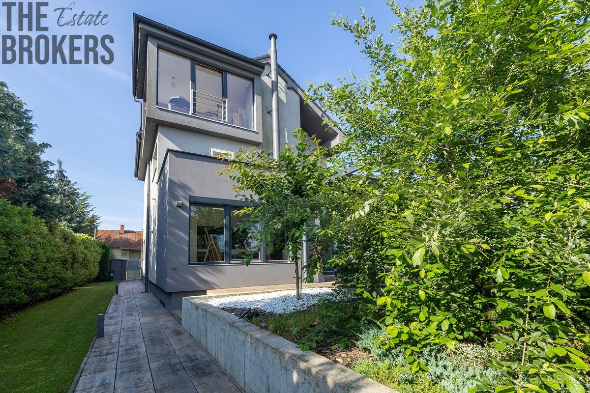 Prodej rodinný dům - Praha, 159 00