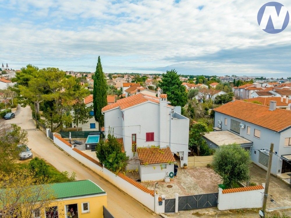 Prodej rodinný dům - 987 66, Zahraničí