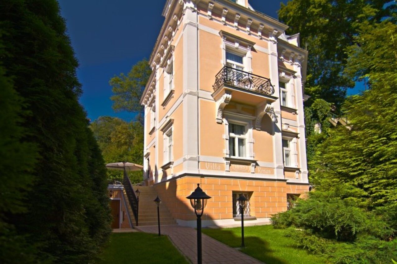 Ubytovací zařízení, Sadová, Karlovy Vary, Česko, 400 m²