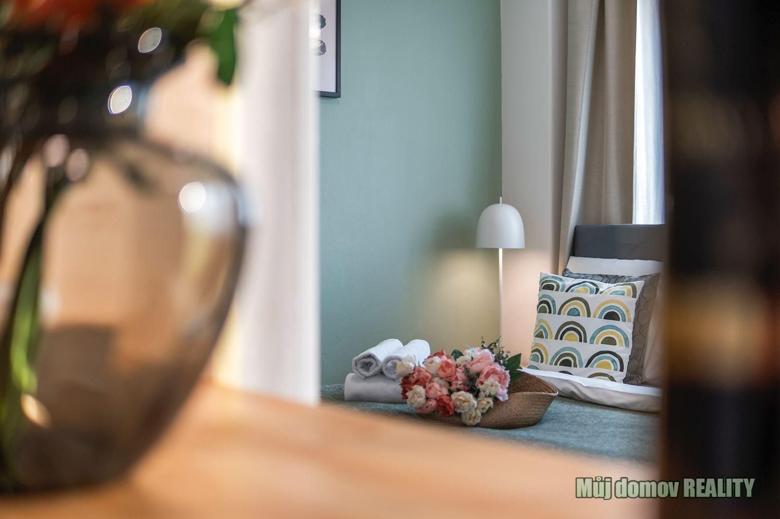 Pronájem byt 2+kk - Kolbenova, Praha, 55 m²