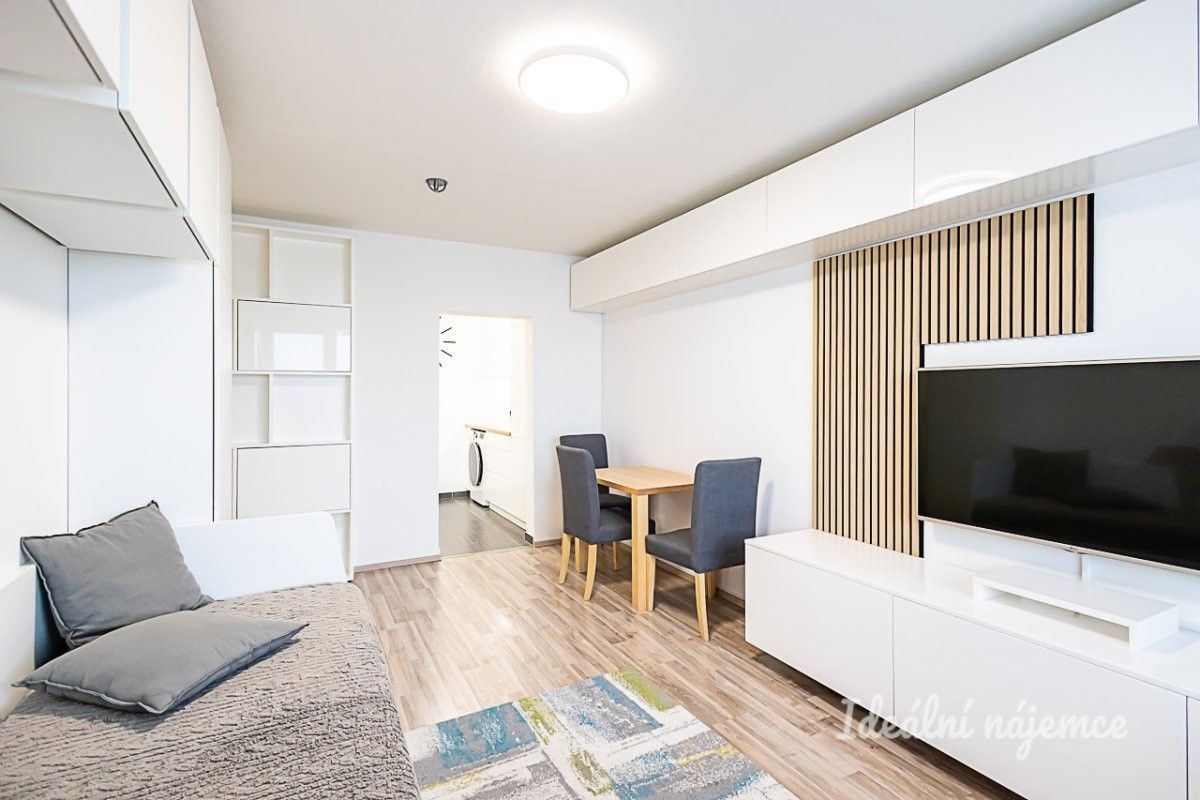 2+kk, Daškova, Praha, 41 m²