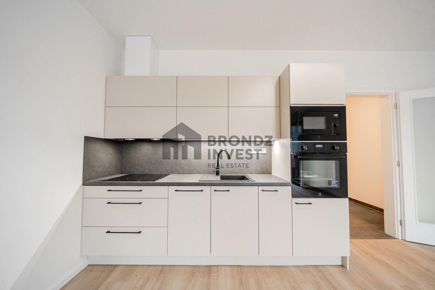 Pronájem byt 1+kk - Drahobejlova, Praha 9 - Libeň, 37 m² - 5