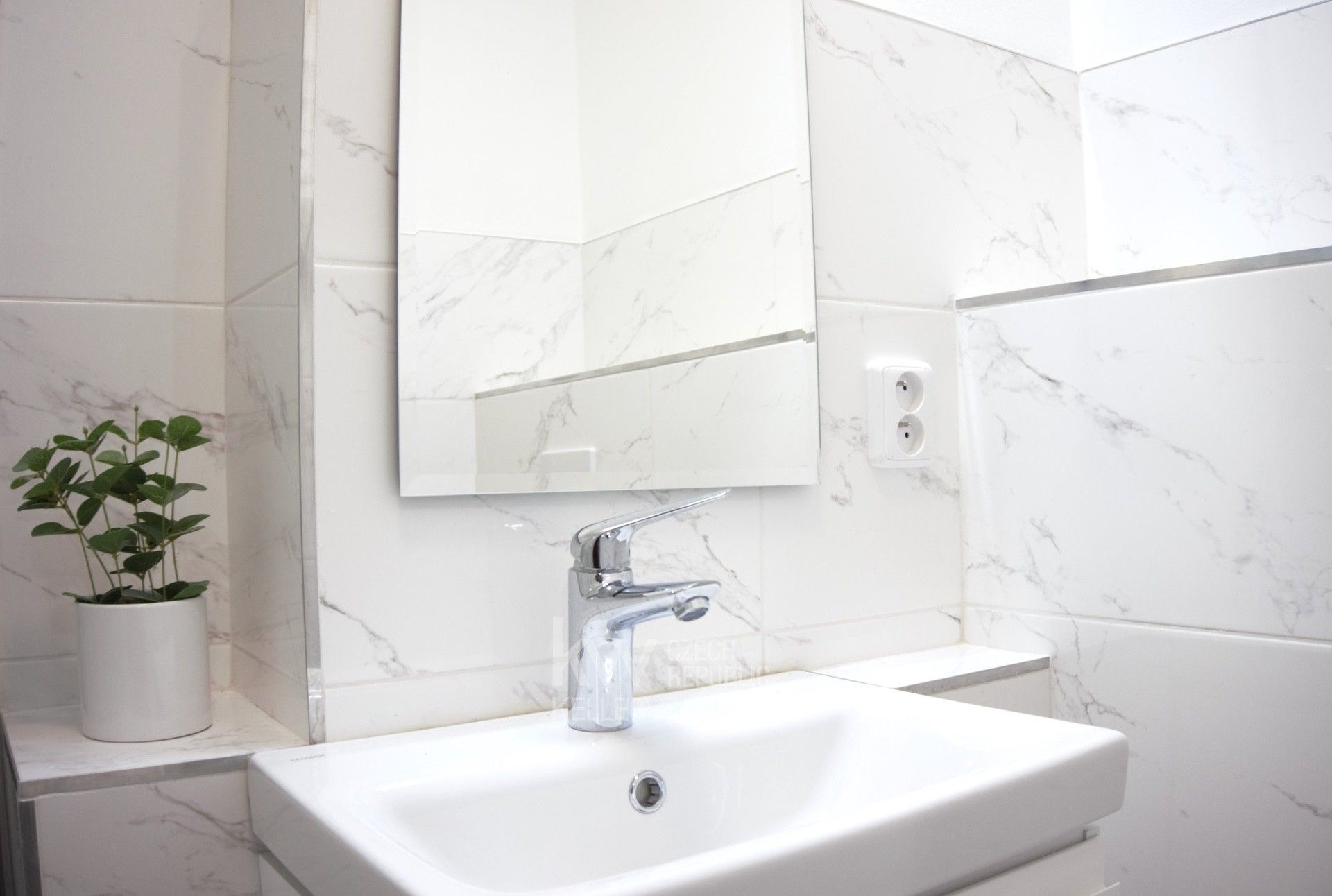 Pronájem byt 1+kk - Severní, Hradec Králové, 27 m²