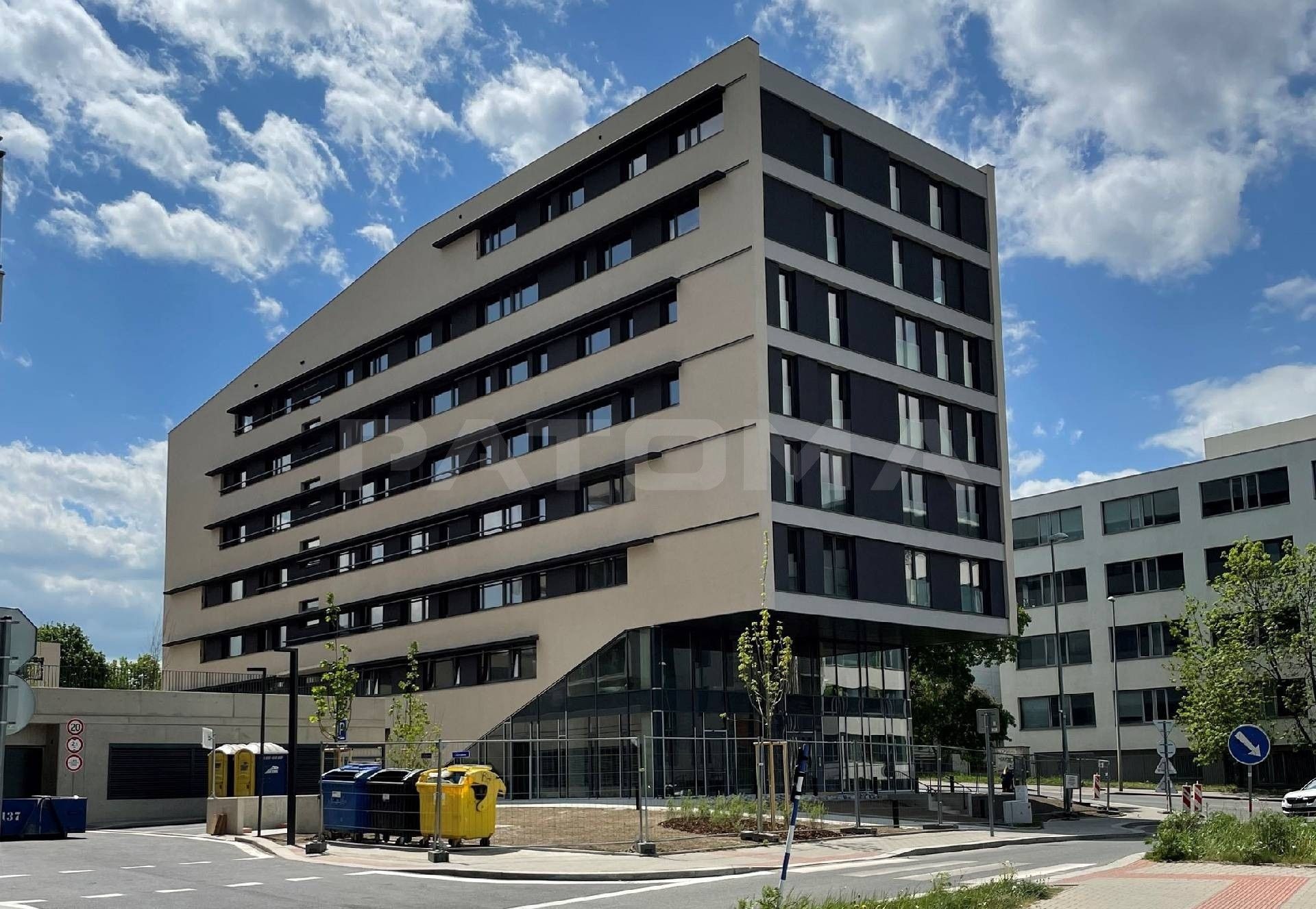 Pronájem obchodní prostory - K Červenému dvoru, Praha, 129 m²