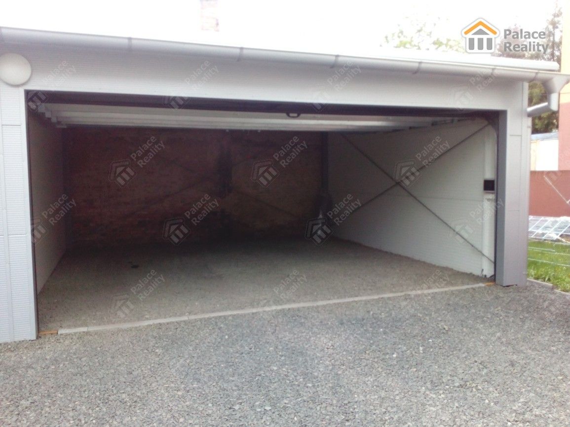 Garáže, Hořická, Hradec Králové, 38 m²