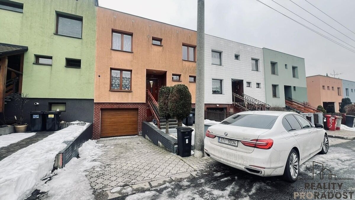 Rodinné domy, Návsí, 739 92