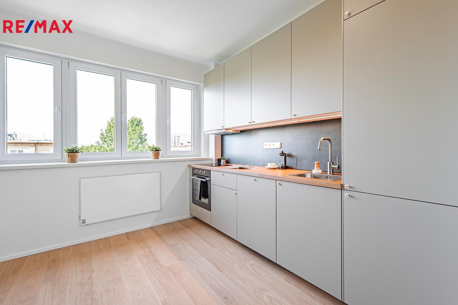 Pronájem byt 2+kk - Obětí 6. května 554, Praha, 33 m²