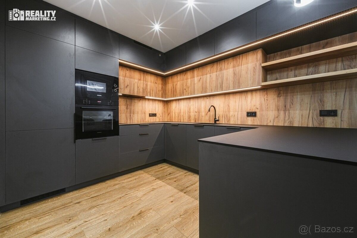 Prodej rodinný dům - Tvarožná, 664 05