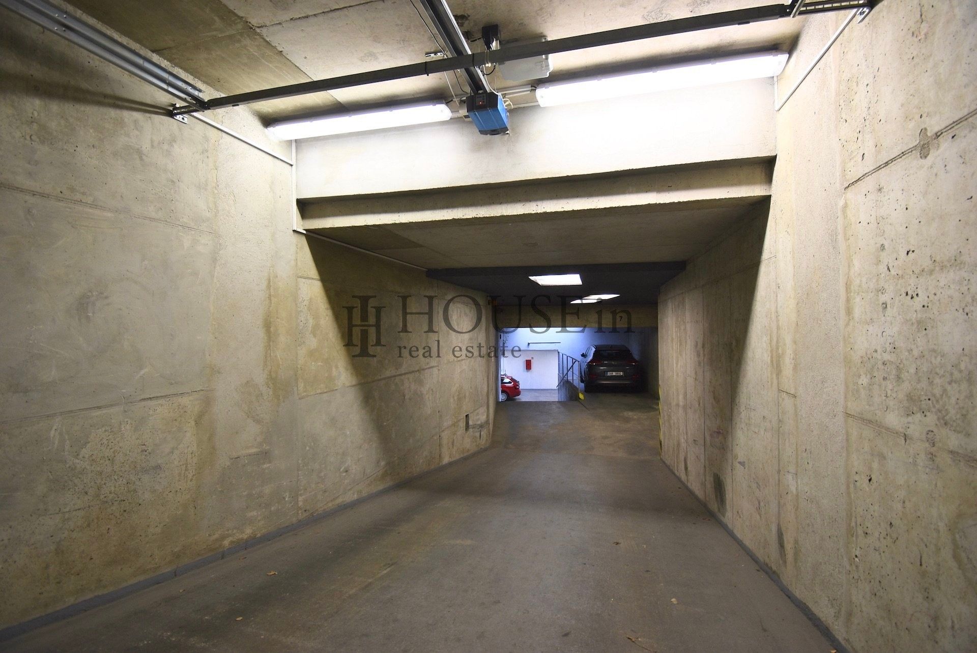 Garáž · 15 m² · Kozácká, Praha - 4