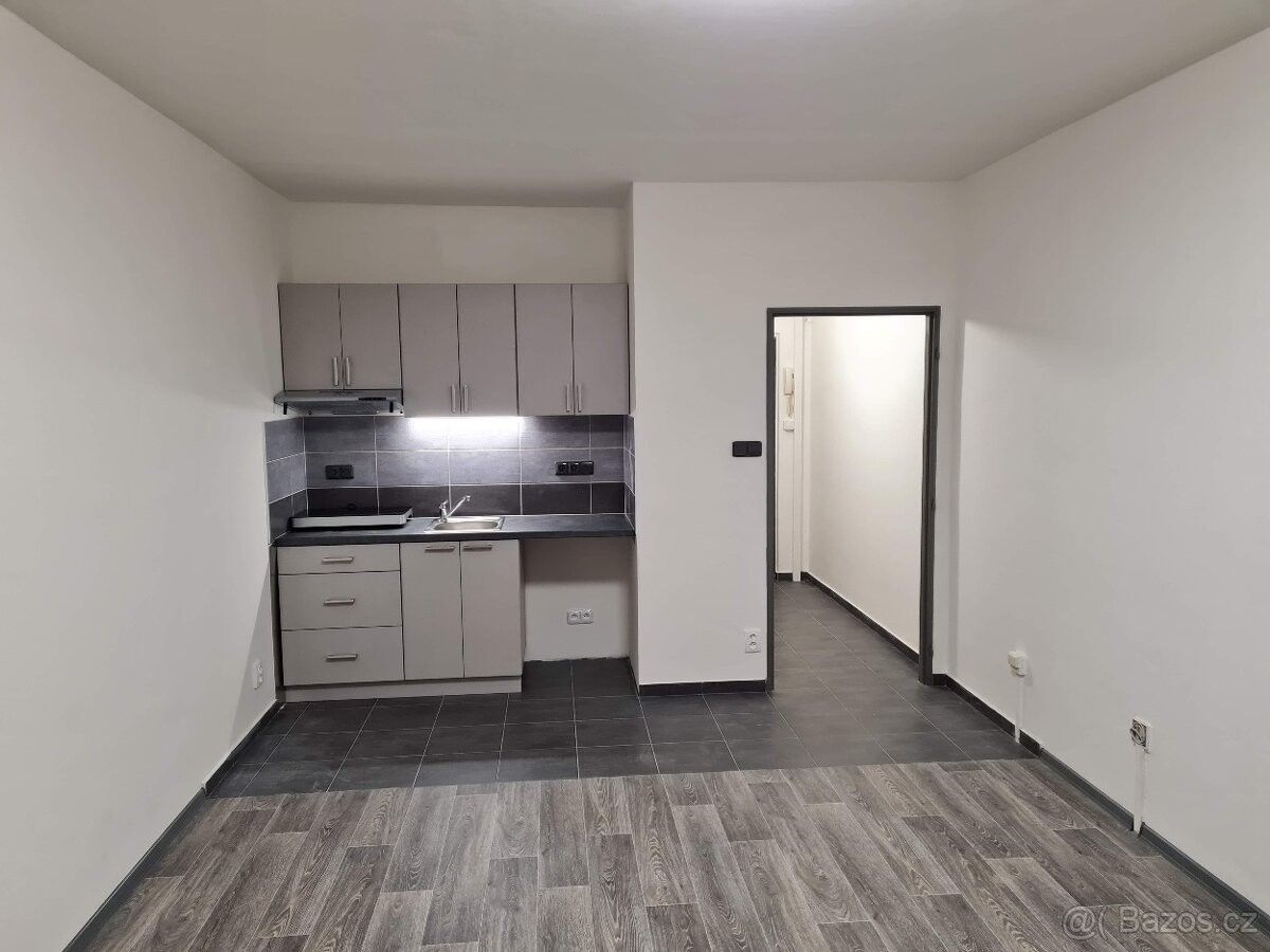 Byty, Hradec Králové, 500 12