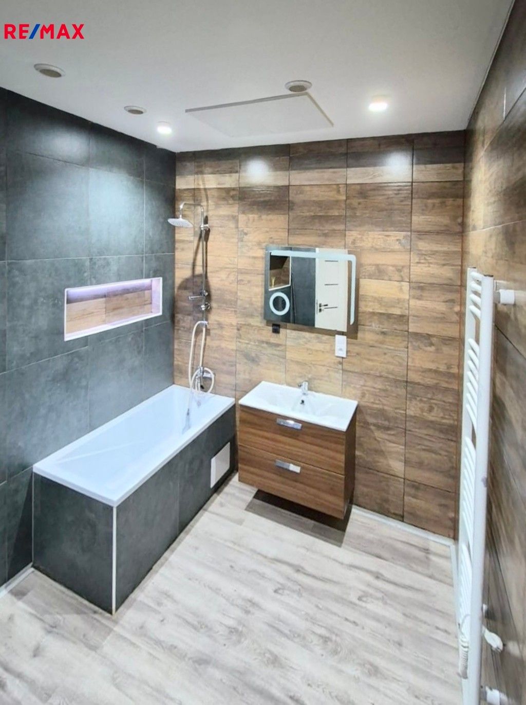 Pronájem byt 2+kk - Mírové náměstí, Kadaň, 38 m²