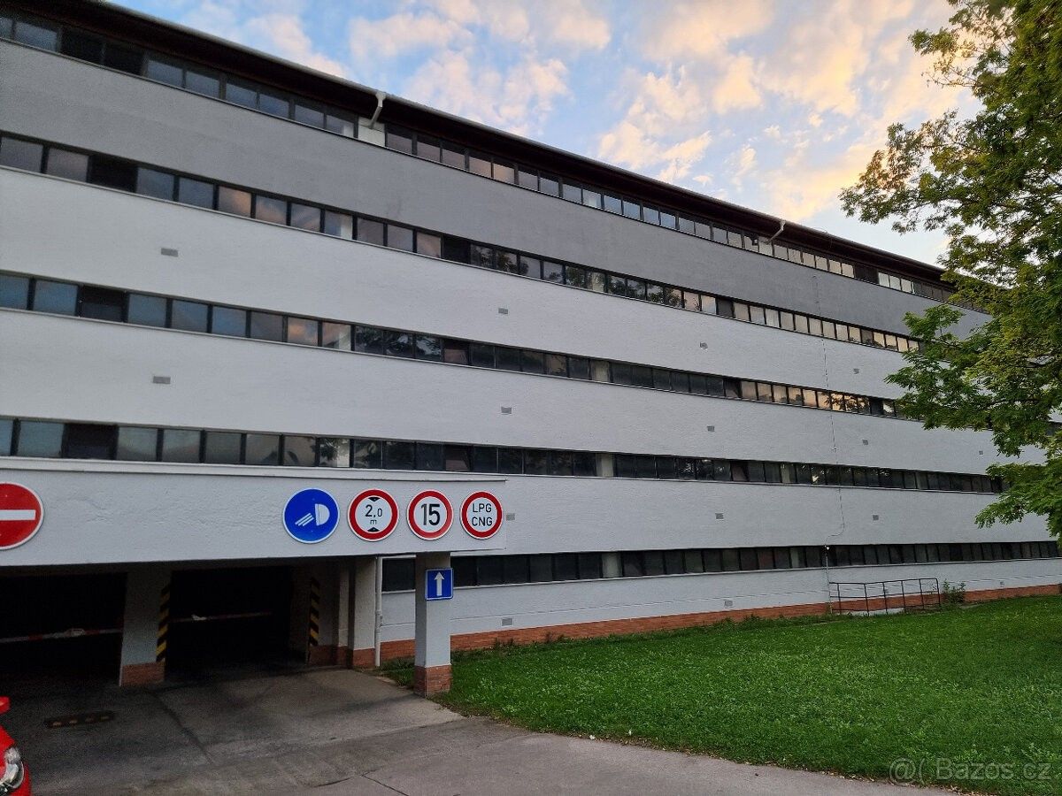 Garáže, Brno, 616 00 - 1