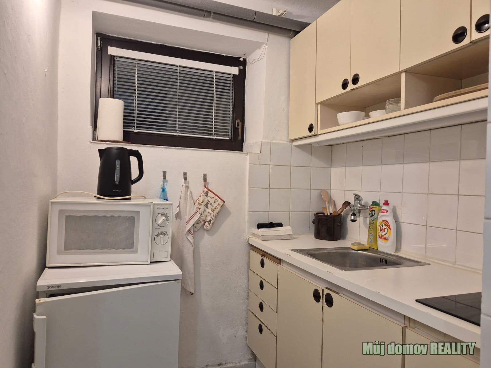 1+1, Kolářova, Praha, 35 m²