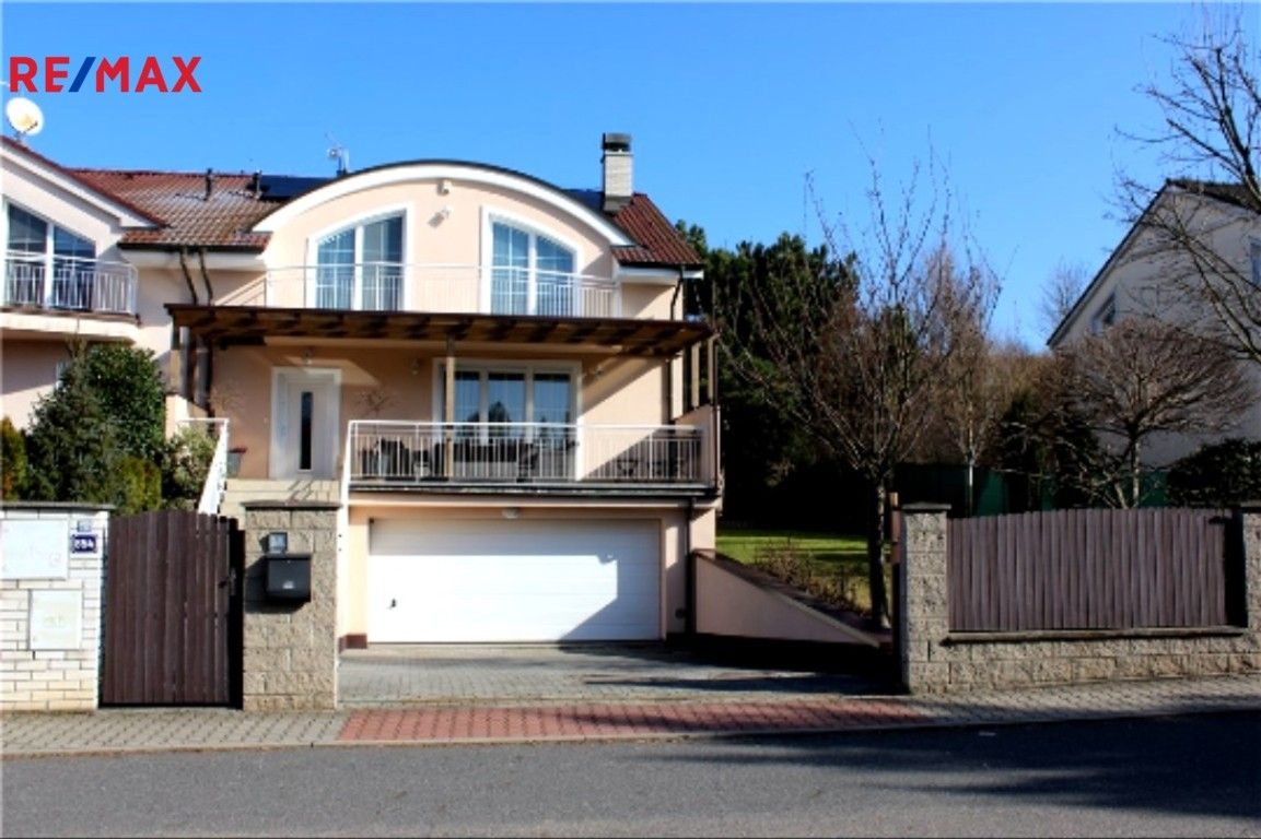 Rodinné domy, Pod Valem 854, Průhonice, 271 m²