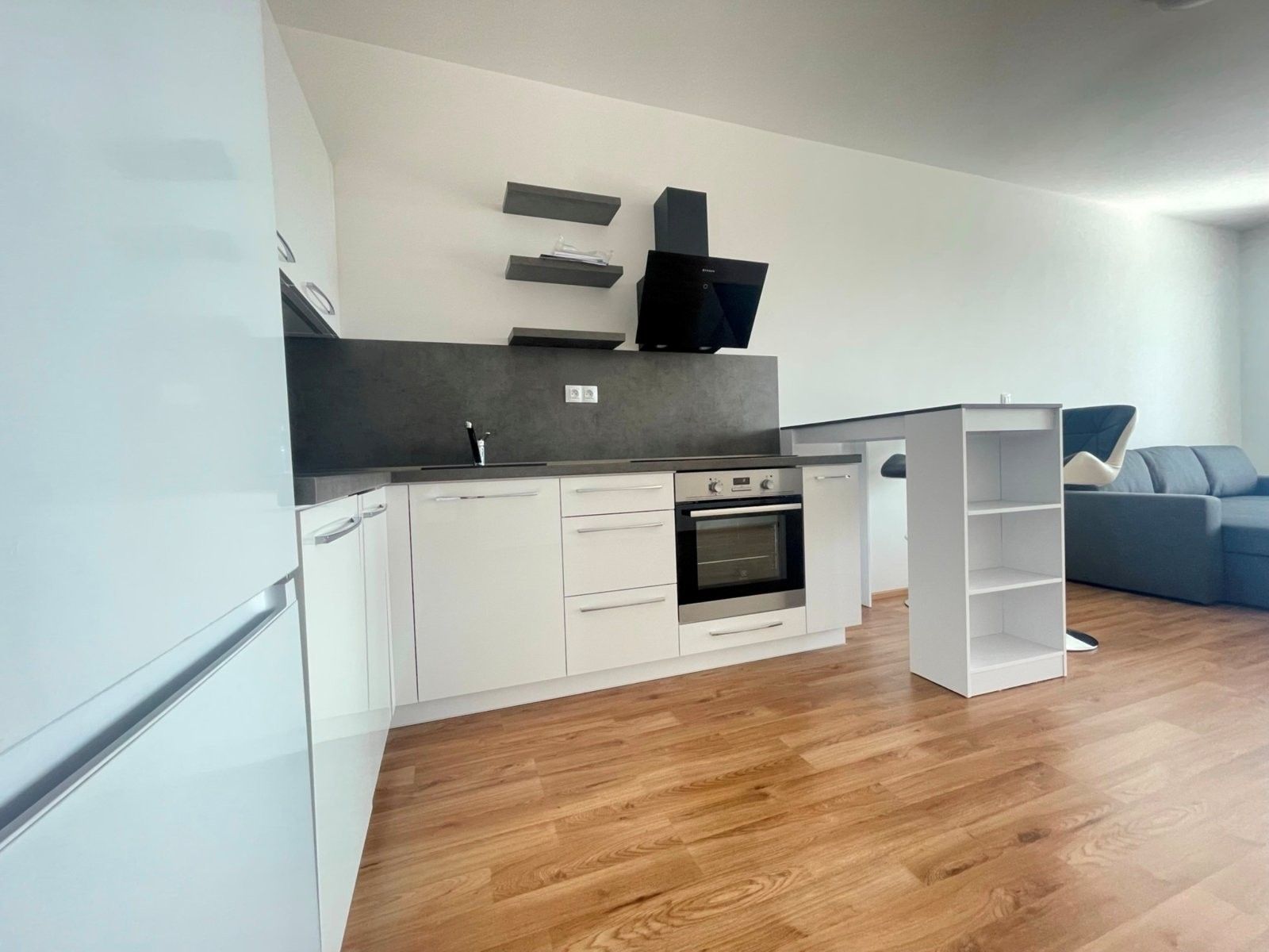 Pronájem byt 1+kk - Pod Vinicí, Pardubice, 41 m²