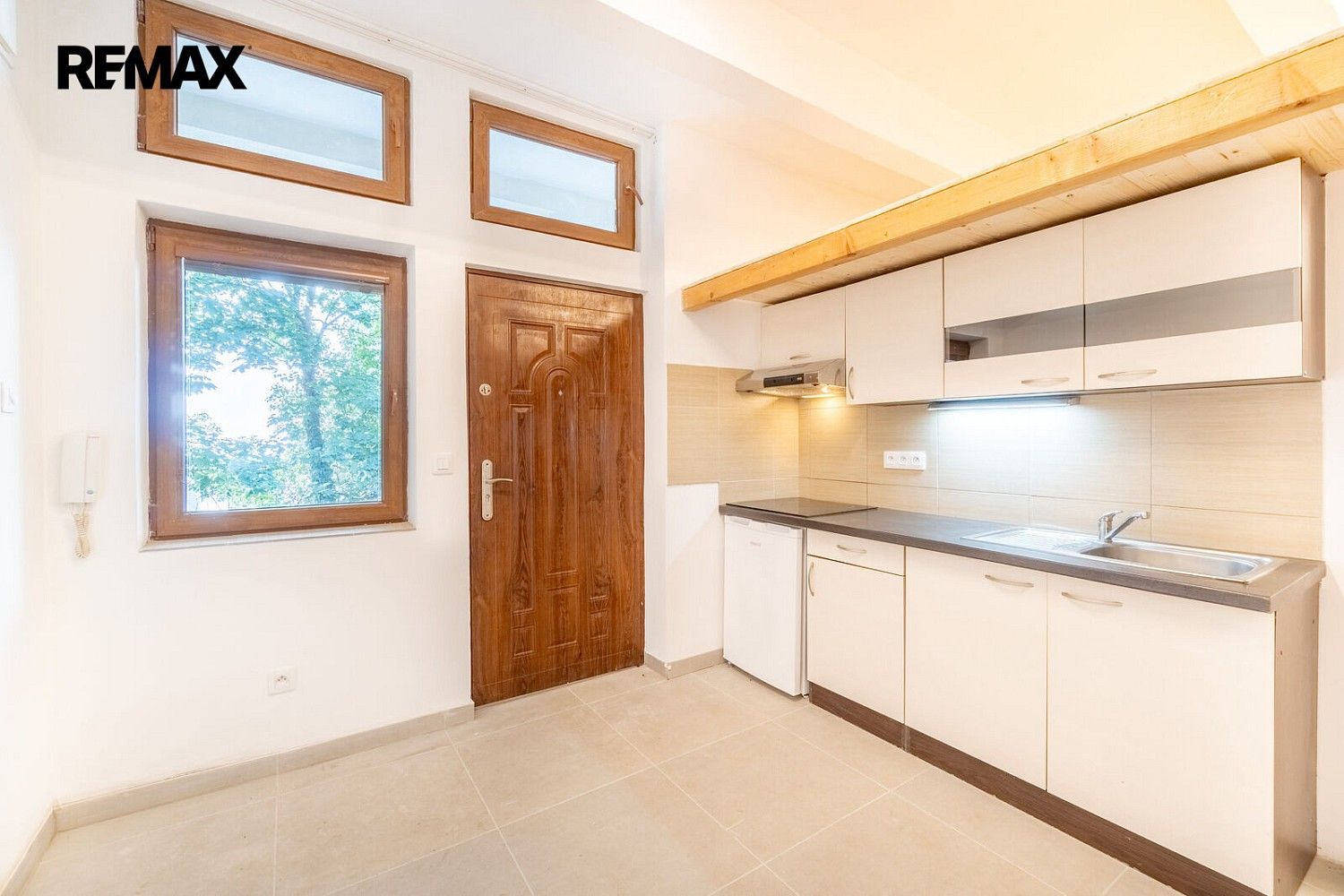 Obchodní prostory, 19 m²