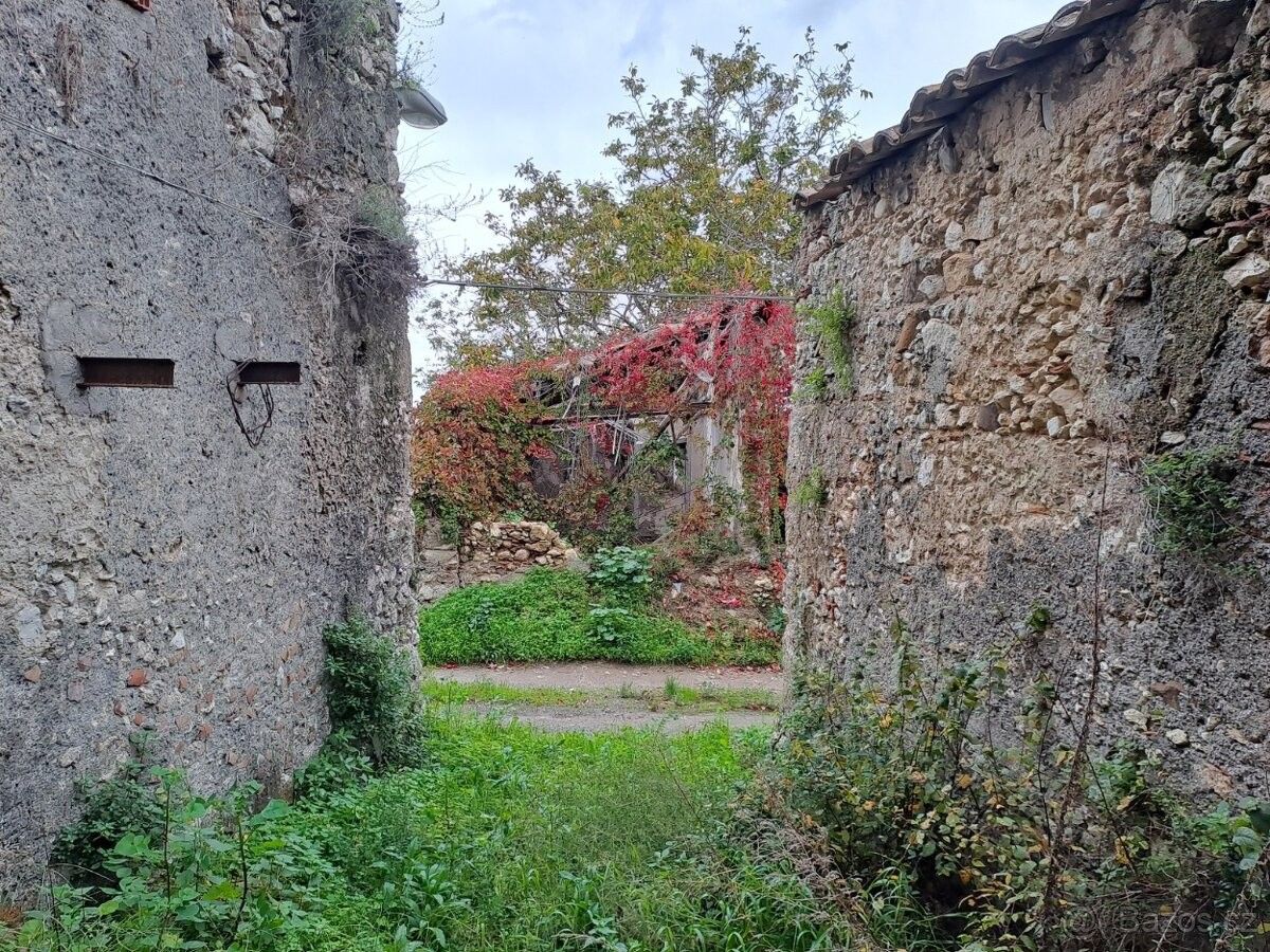 Prodej rodinný dům - 987 66, Zahraničí