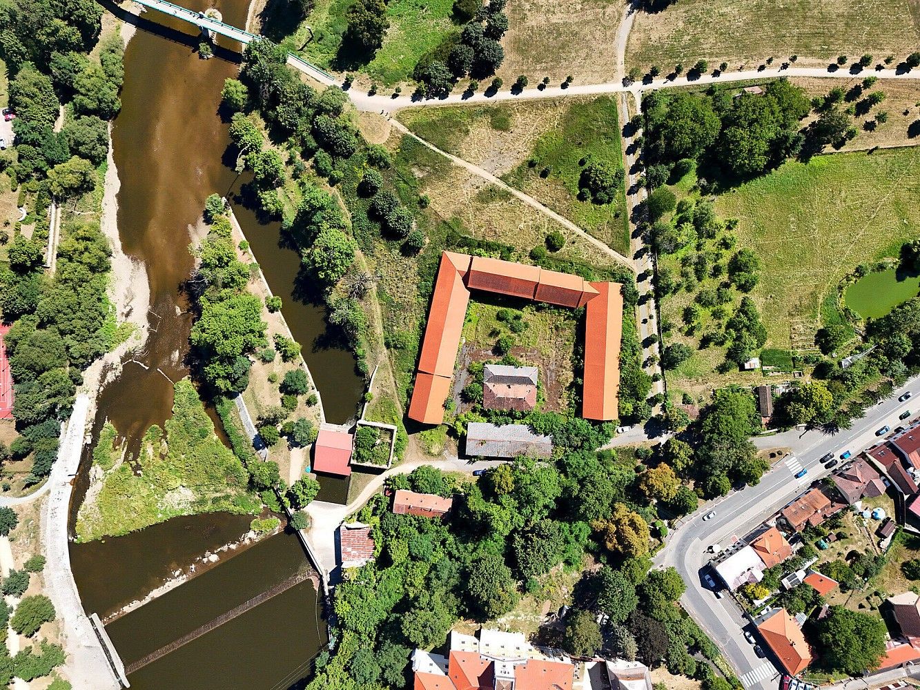 Komerční nemovitost · 8 074 m² · Sázava, okres Benešov, Středočeský kraj - 3