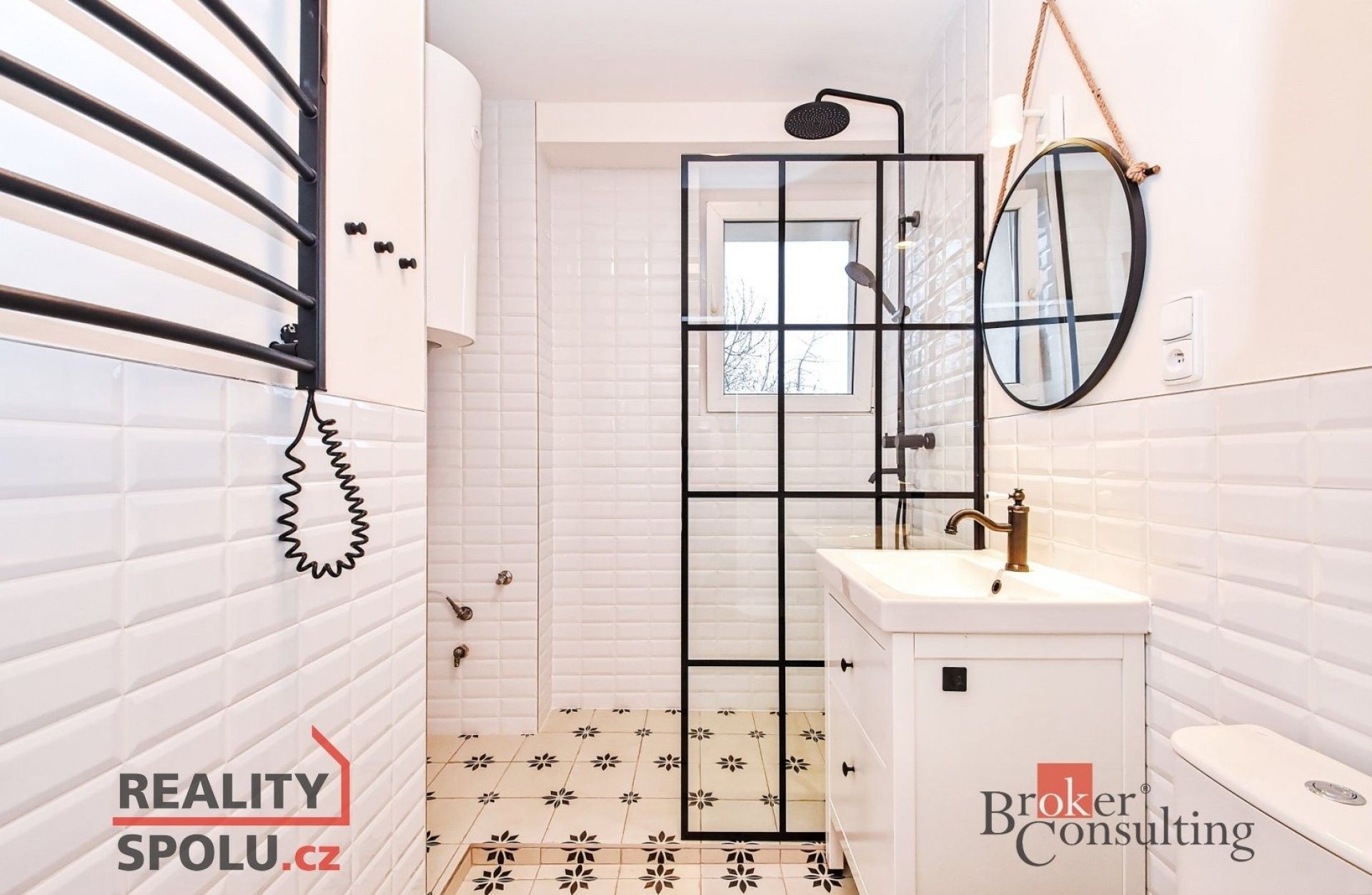 Pronájem byt 2+kk - Křížová, Praha, 42 m²