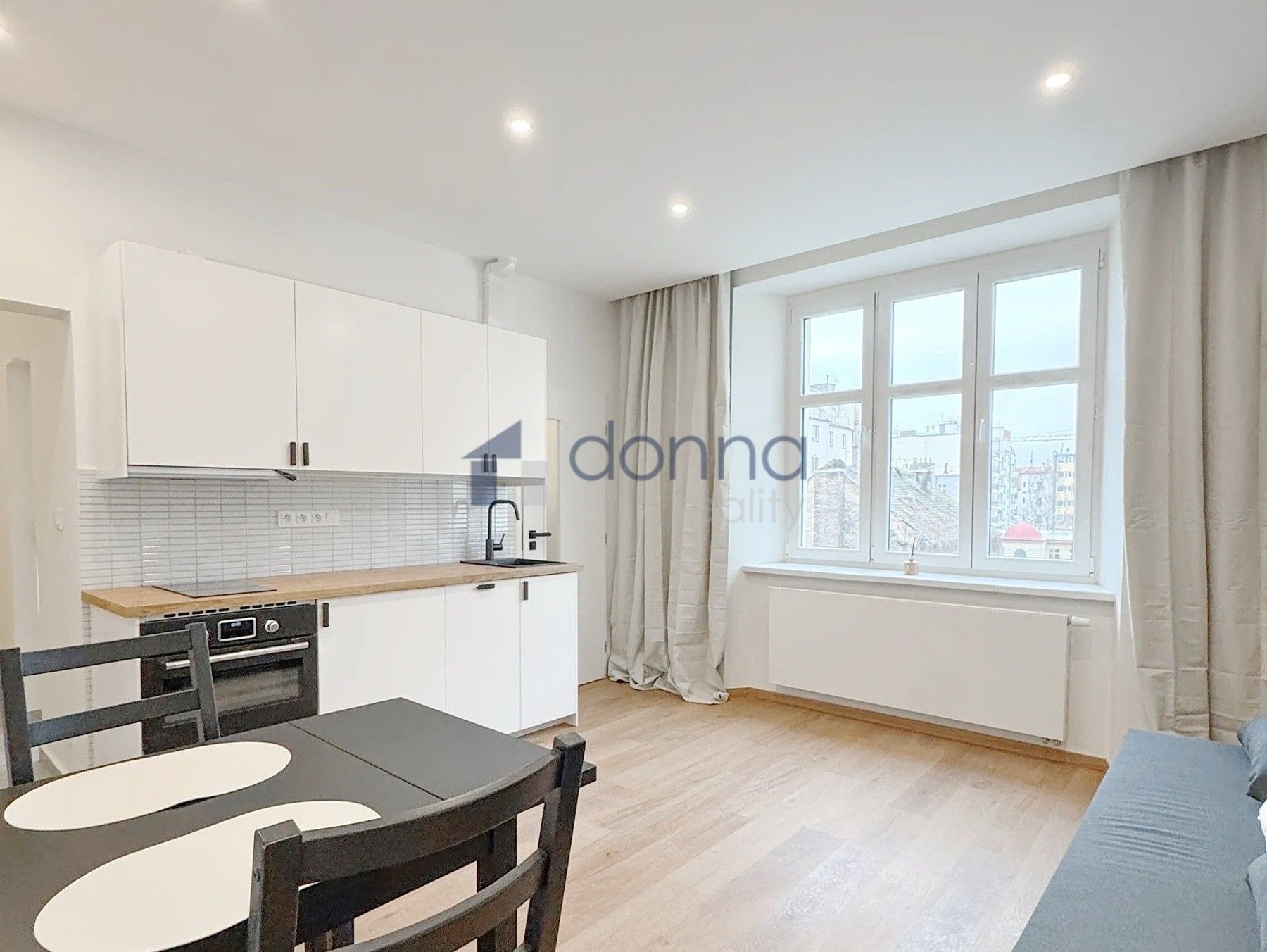 2+kk, Komunardů, Praha, 38 m²