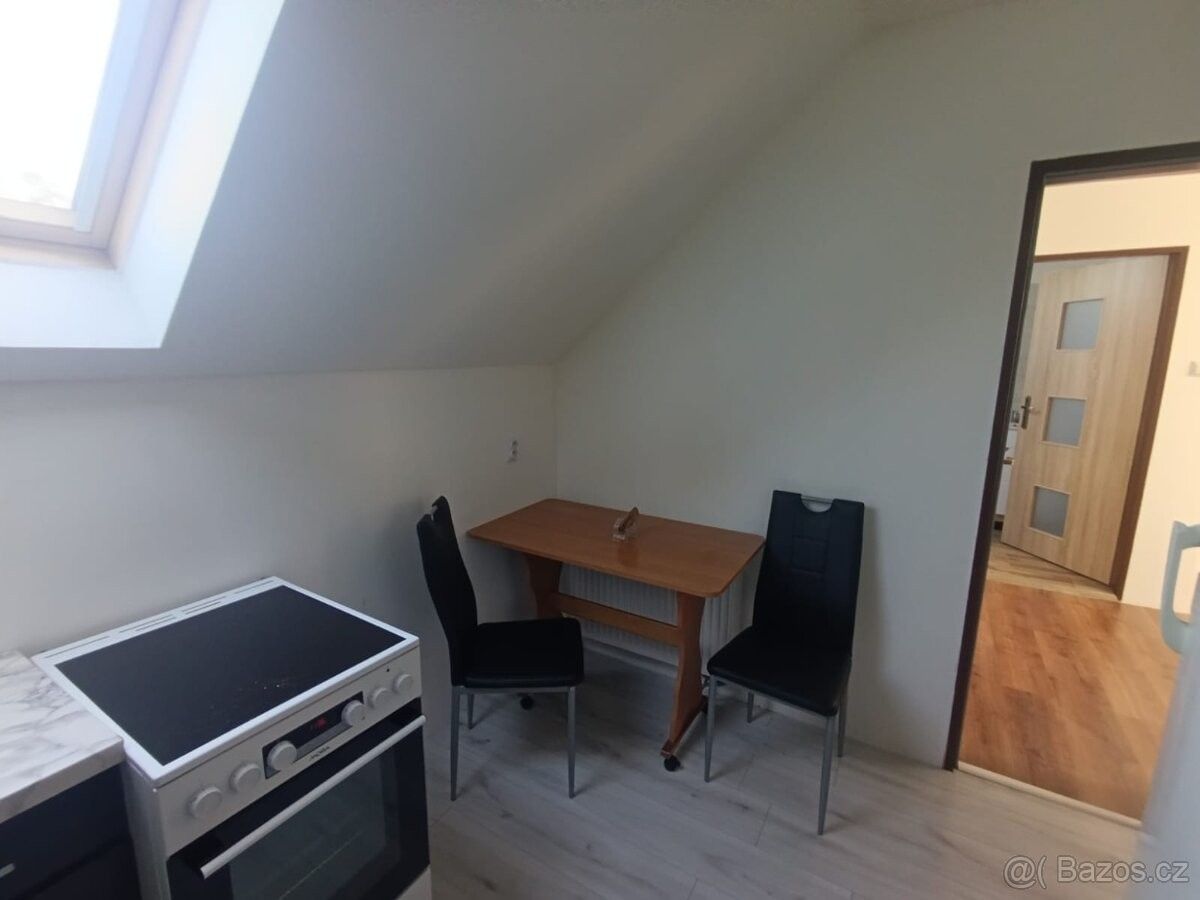 Pronájem byt - Střevač, 507 22