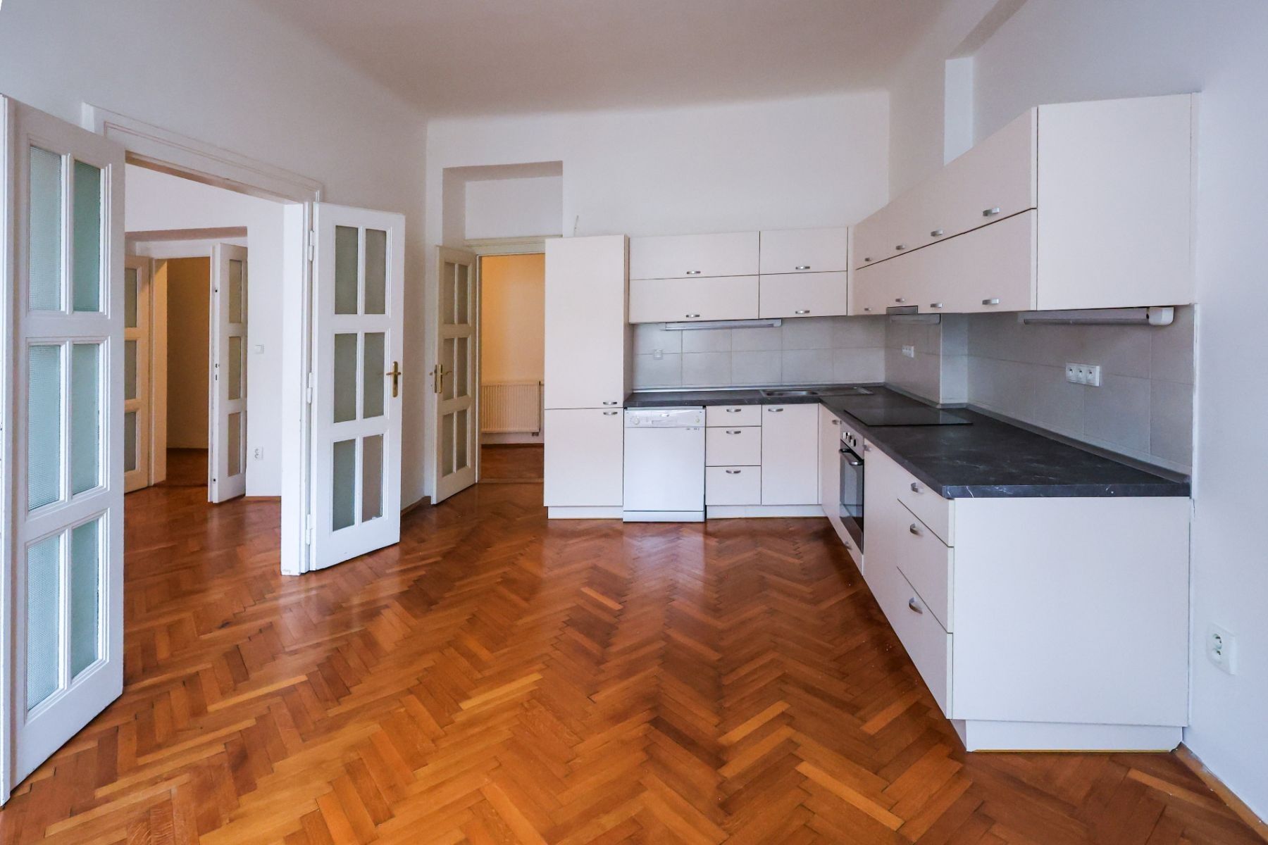 Pronájem byt 2+1 - Na Hutích, Praha - Bubeneč, 110 m² - 2