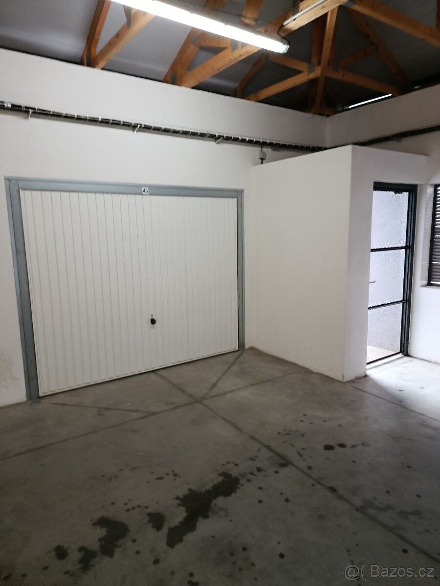 Garáže, Pelhřimov, 393 01