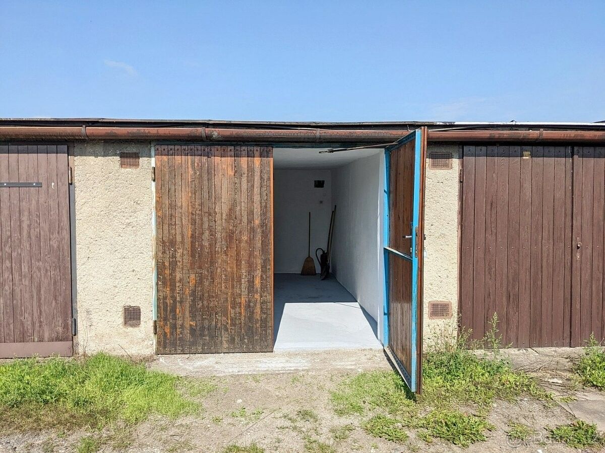 Garáže, Opava, 746 01