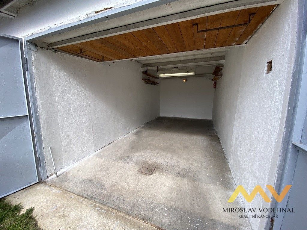 Pronájem garáž - U Mostku, Hradec Králové, 19 m²