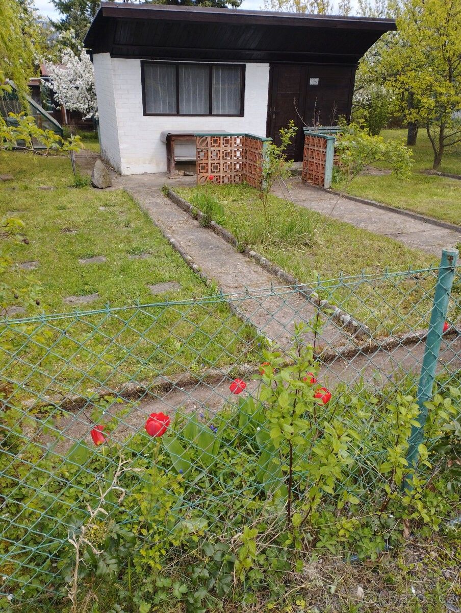 Zahrady, Teplice, 415 03, 384 m²