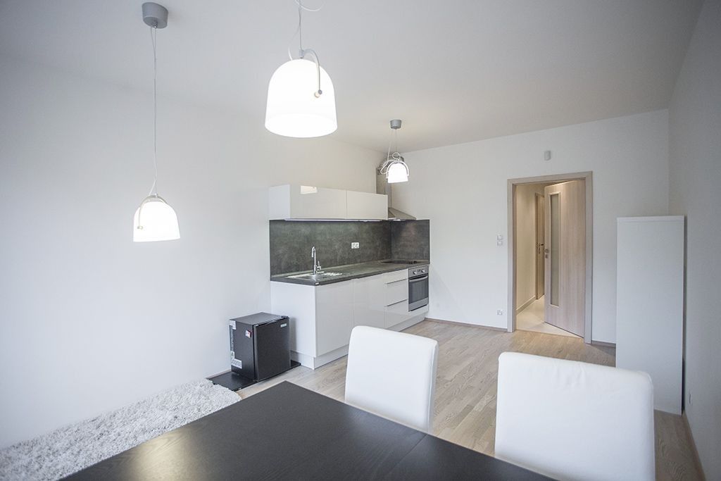 Pronájem byt 1+kk - Olšanská, Praha, 35 m²