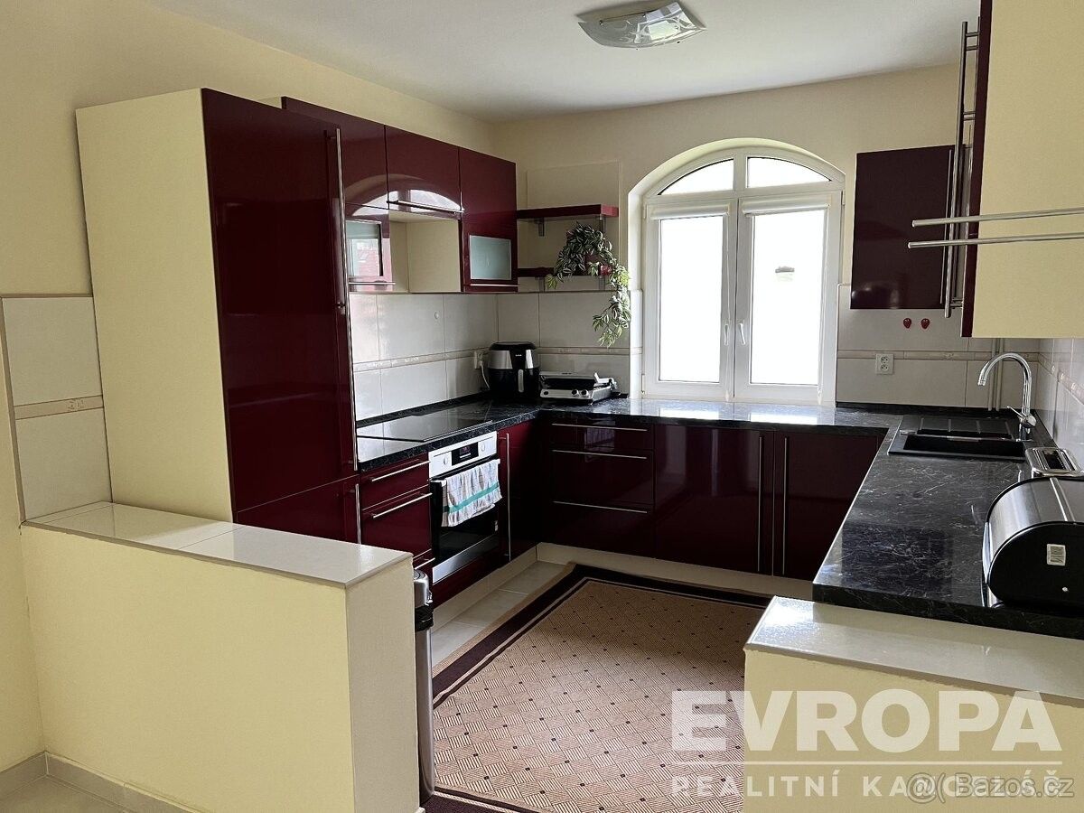 Prodej rodinný dům - Praha, 164 00