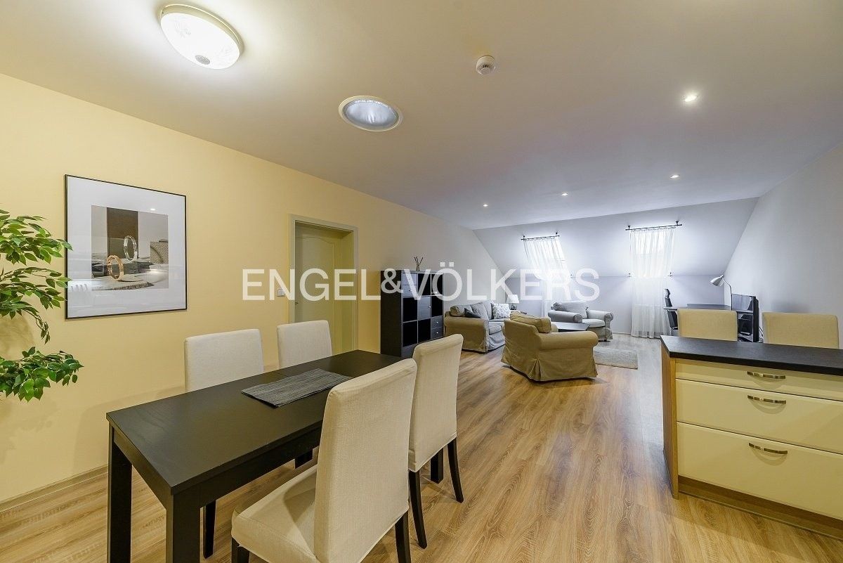 3+kk, Máchova, Praha, 93 m²