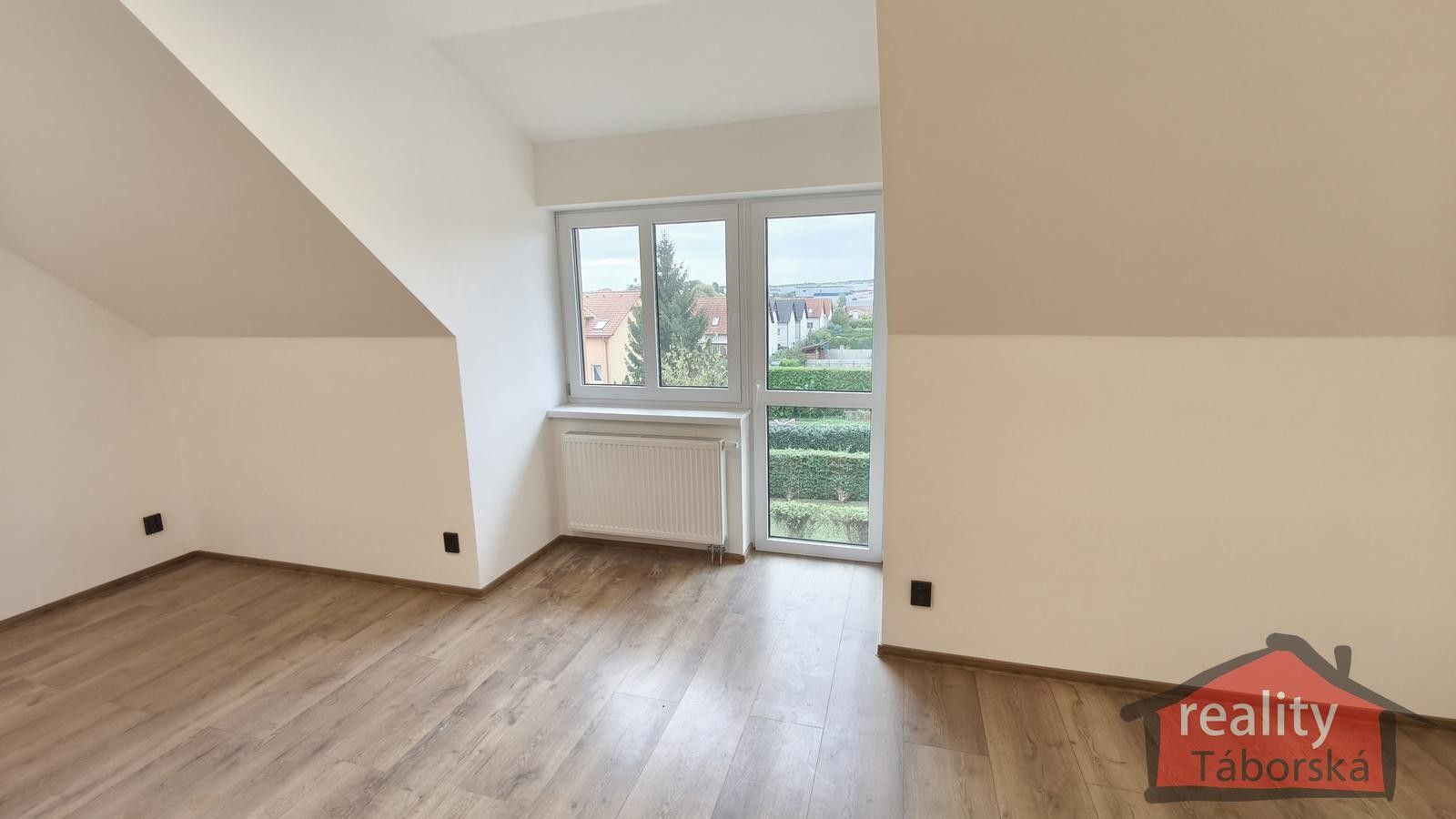 Prodej byt 1+kk - Nupacká, Nupaky, 38 m²