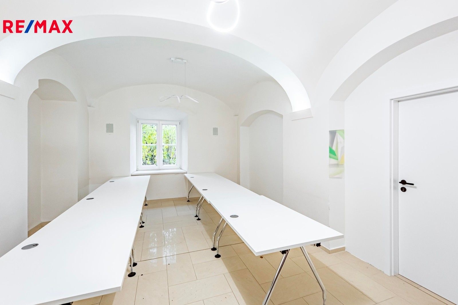 Pronájem kancelář - Kotlaska, Praha, 110 m²