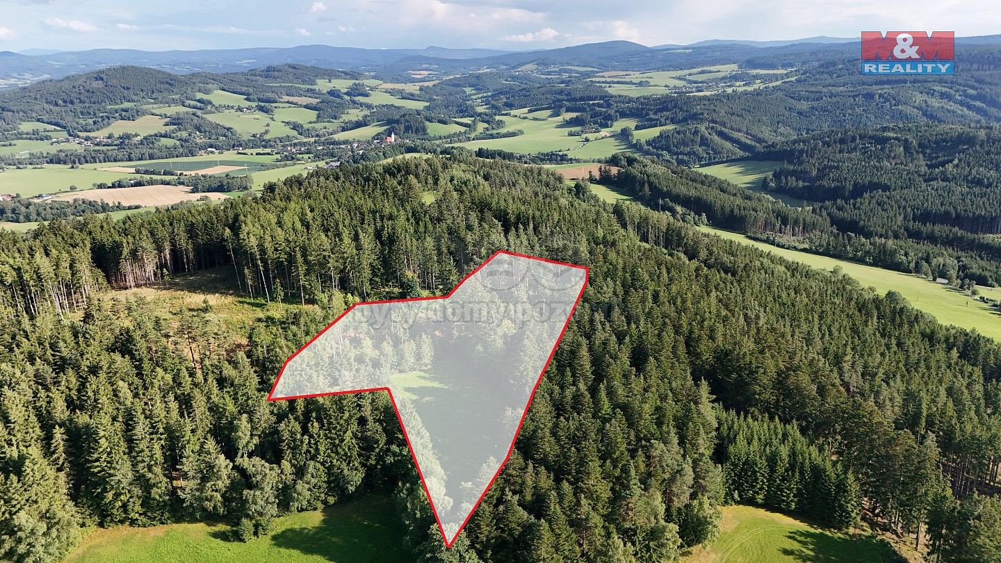 Les, 15 707 m²