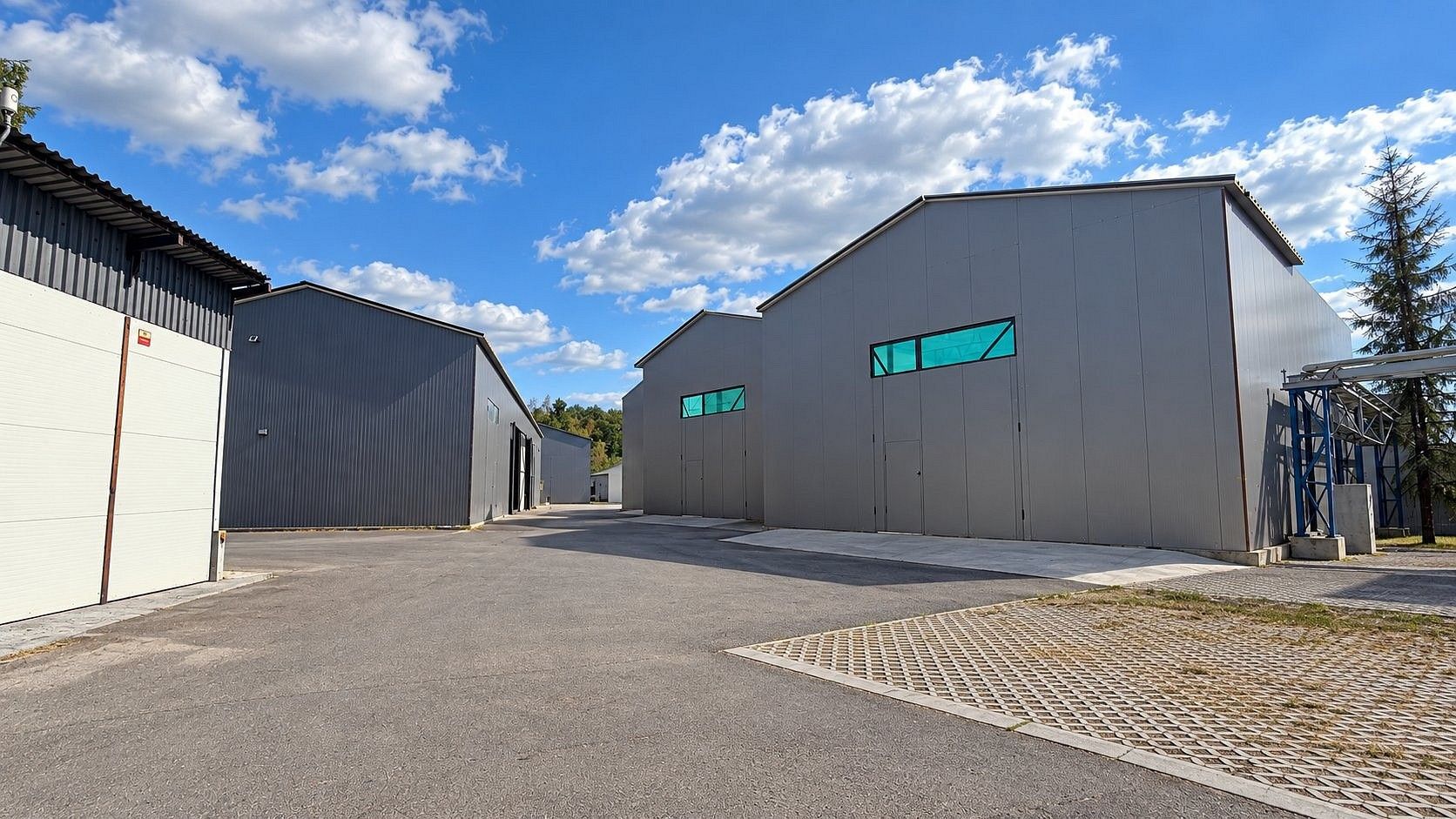 Sklady, Pražská, Mníšek pod Brdy, okres Praha-západ, 357 m² - 2